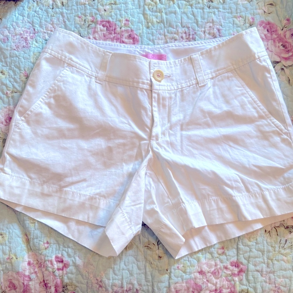 Lilly Pulitzer White Women's Shorts. Size 2